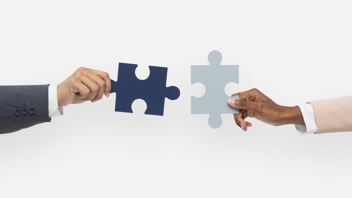 hands-holding-puzzle-business-problem-solving-concept_42485600