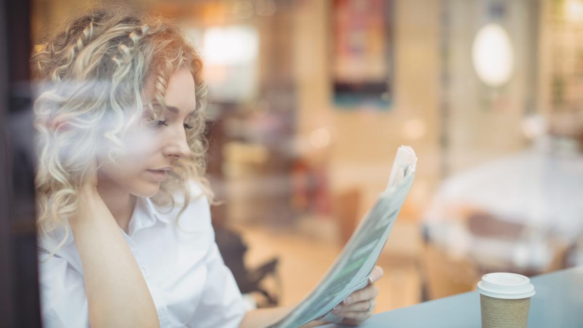 woman-reading-newspaper-counter-1_01805400