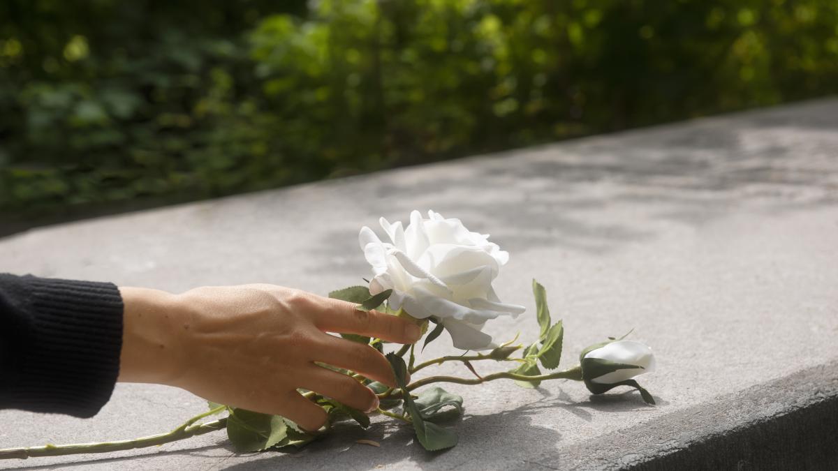 graveyard-background-concept-2_78627900