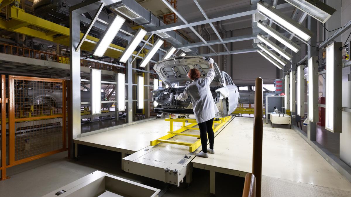 car-bodies-are-assembly-line-factory-production-cars-modern-automotive-industry-car-being-checked-before-being-painted-hightech-enterprise_15384100