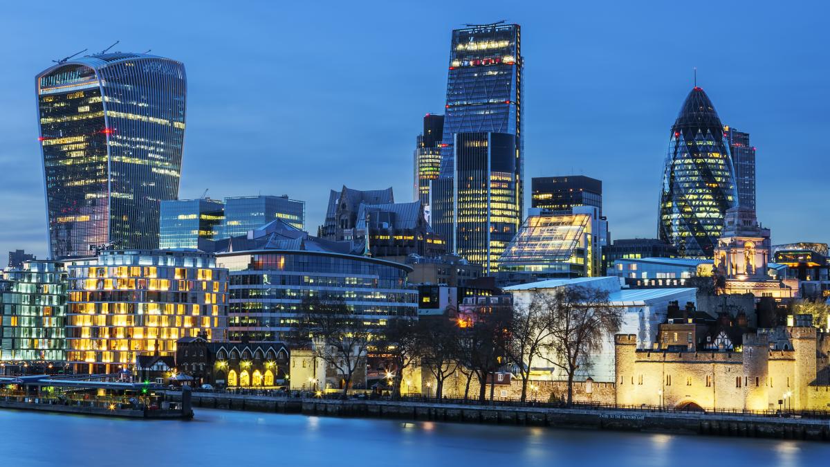 view-london-skyline-by-night_71521400