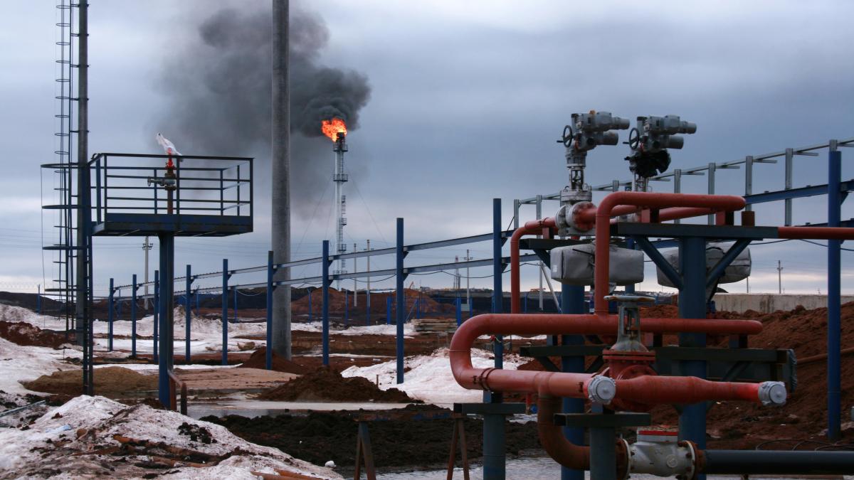 stockvault-gas-flaring195910_83777700