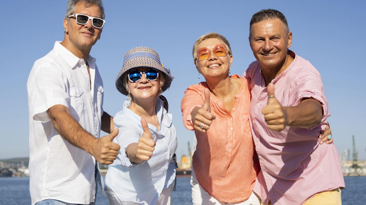 front-view-couples-showing-approval_27106600