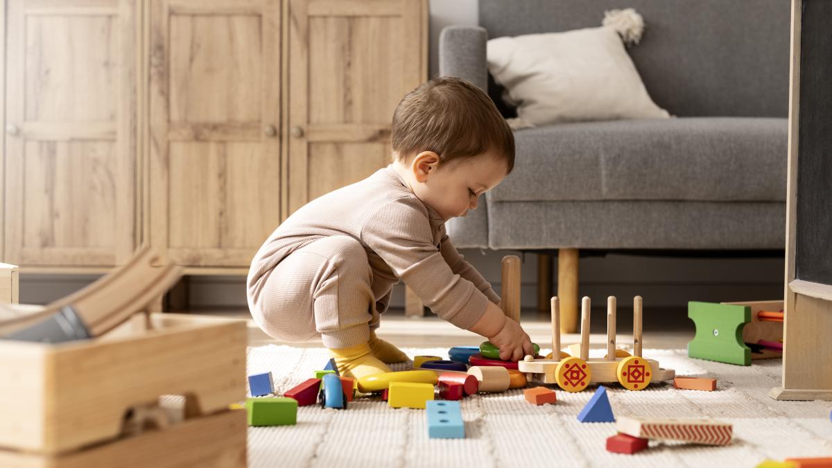 full-shot-child-playing-with-colorful-toys_85486600