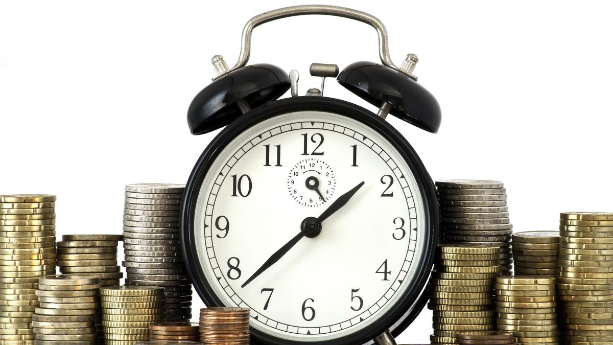 time-is-money-concept-alarm-clock-lots-euro-coins_51252800