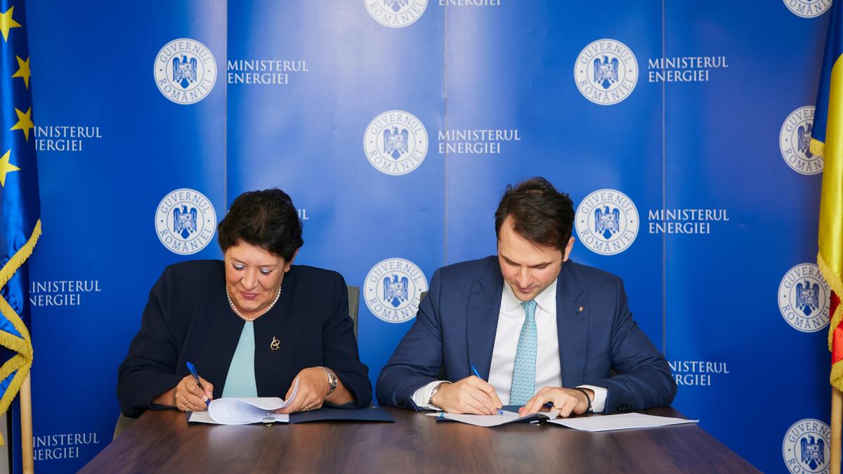 semnare-contract-e-distributie---ministerul-energiei---monica-hodor---s-burduja-2_86913300
