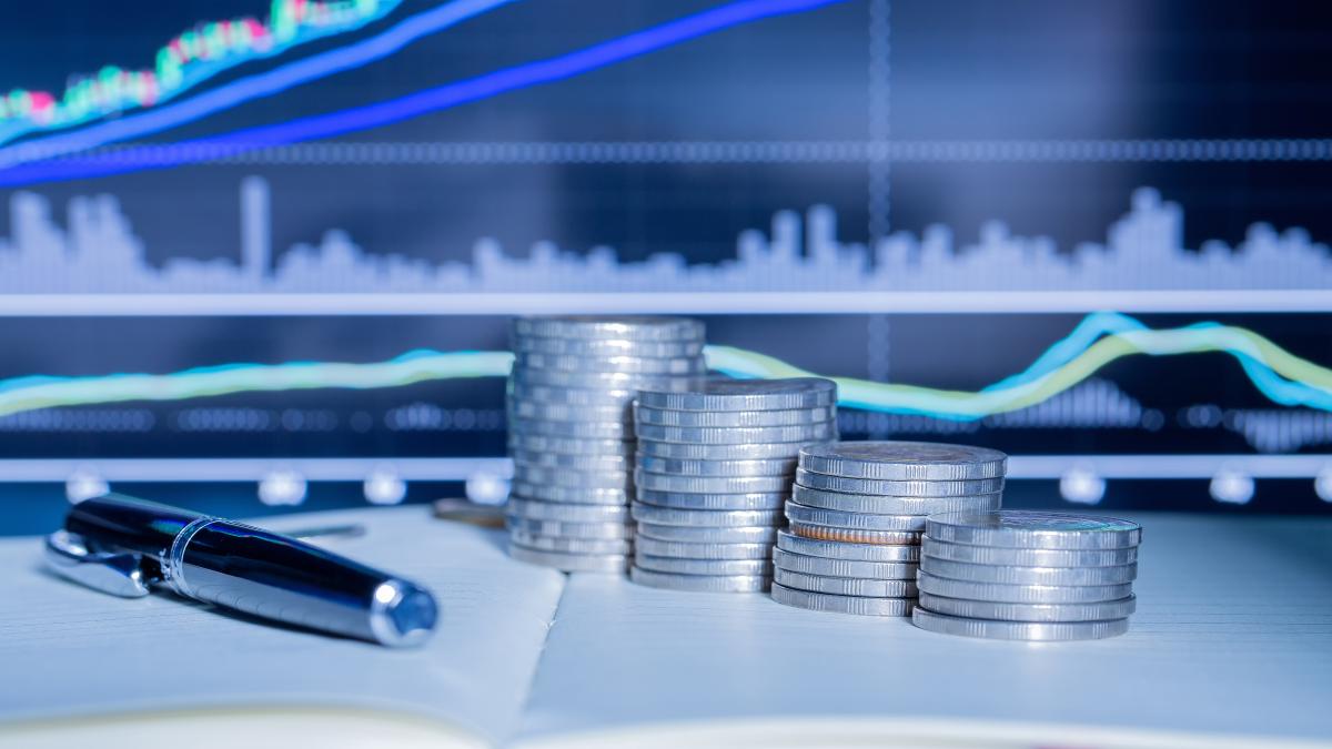 stack-money-coin-with-trading-graph-2_81170700