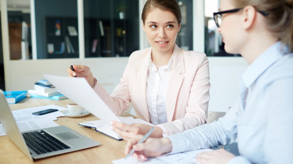 contabil-femeie_34053600