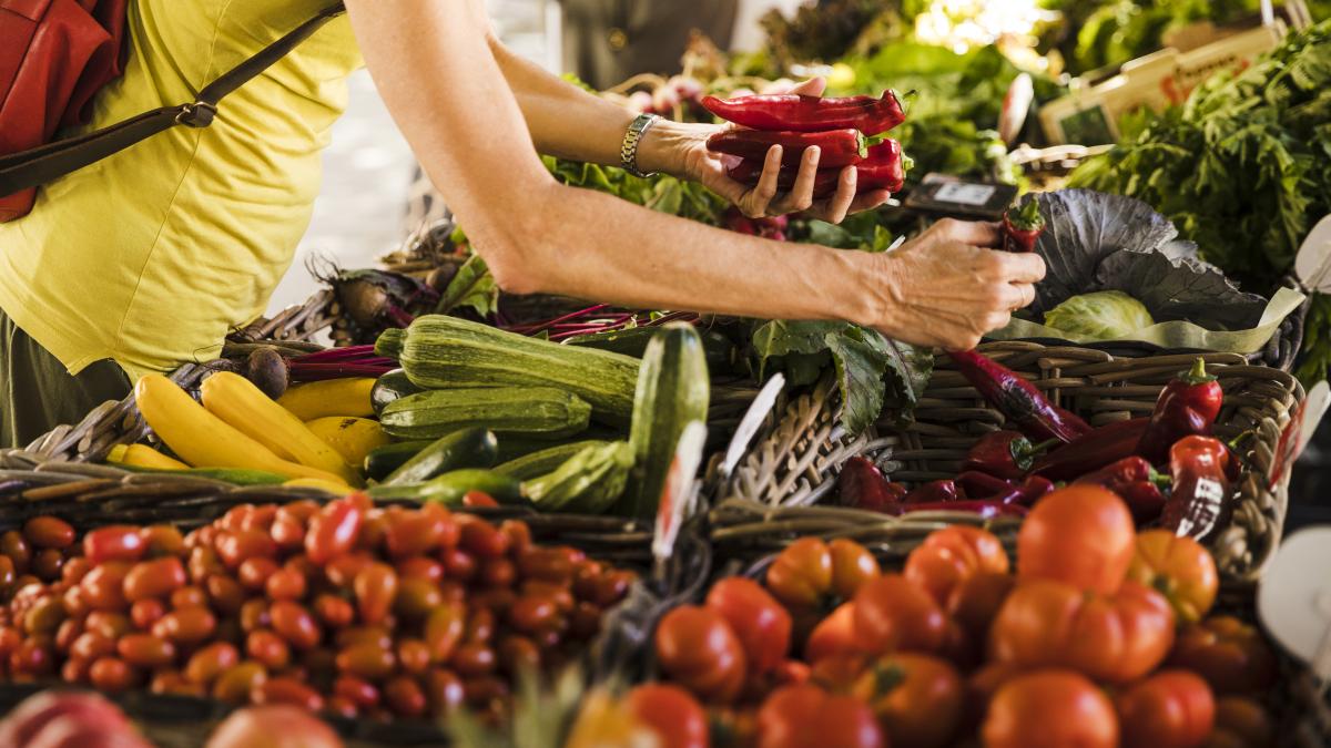 man-choosing-vegetable-from-vegetable-stall-supermarket_74815000