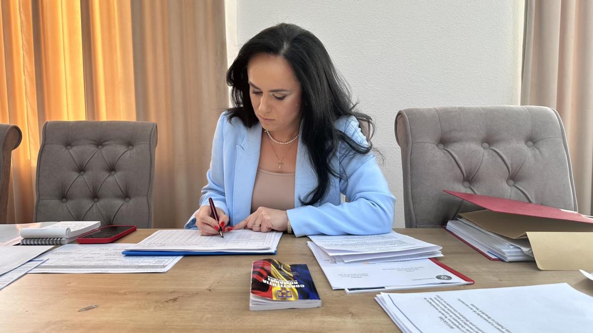 simona-bucura-oprescu_52103000