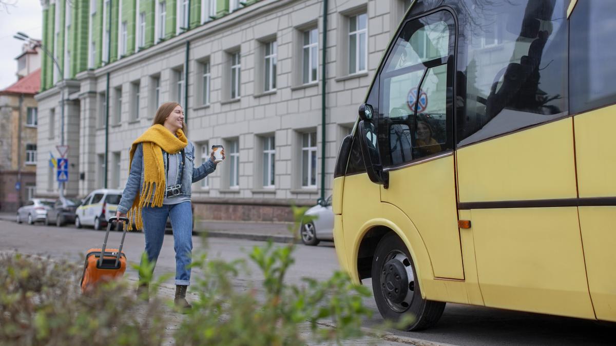 Microbuze electrice pentru elevi. Laurențiu Neculaescu (AFM): Beneficiarul stabilește procedurile, noi asigurăm finanțarea 