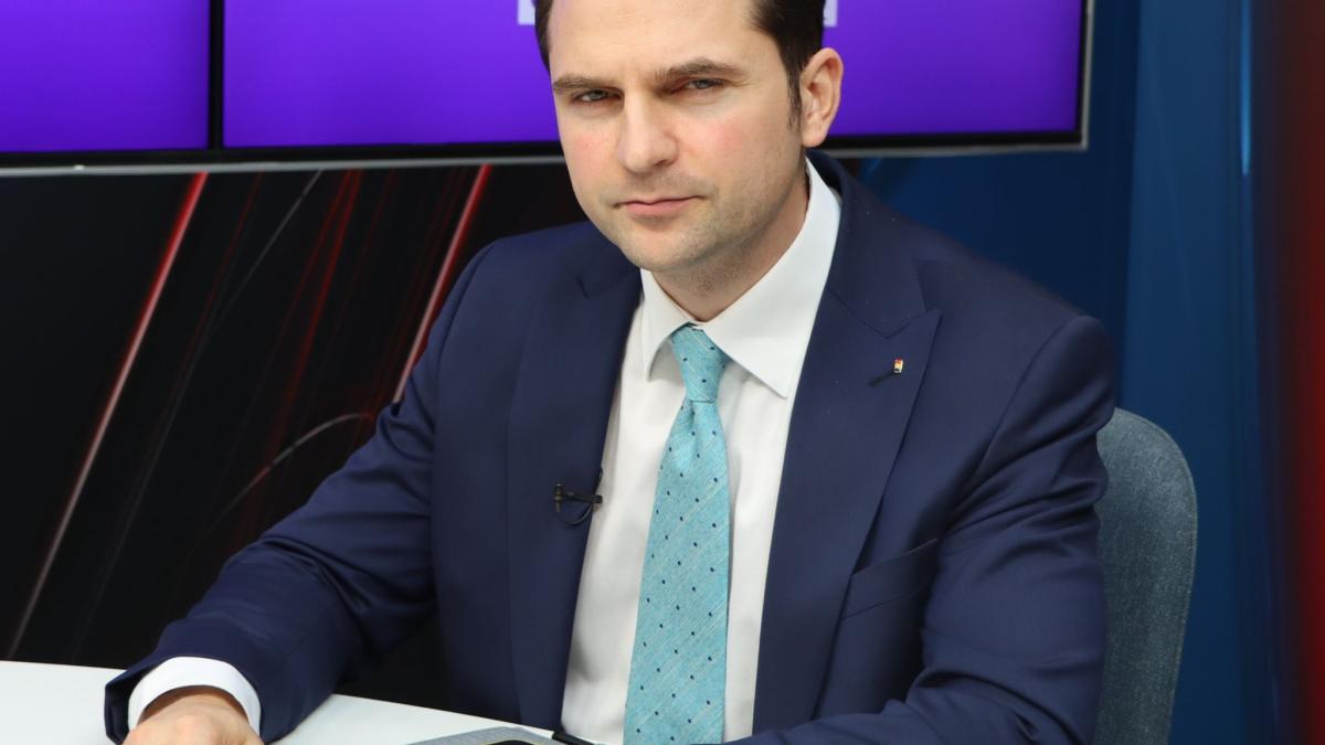 Vești bune pentru muncitorii care lucrează în exploatările miniere. Sebastian Burduja: Minerii rămân cu locurile de muncă