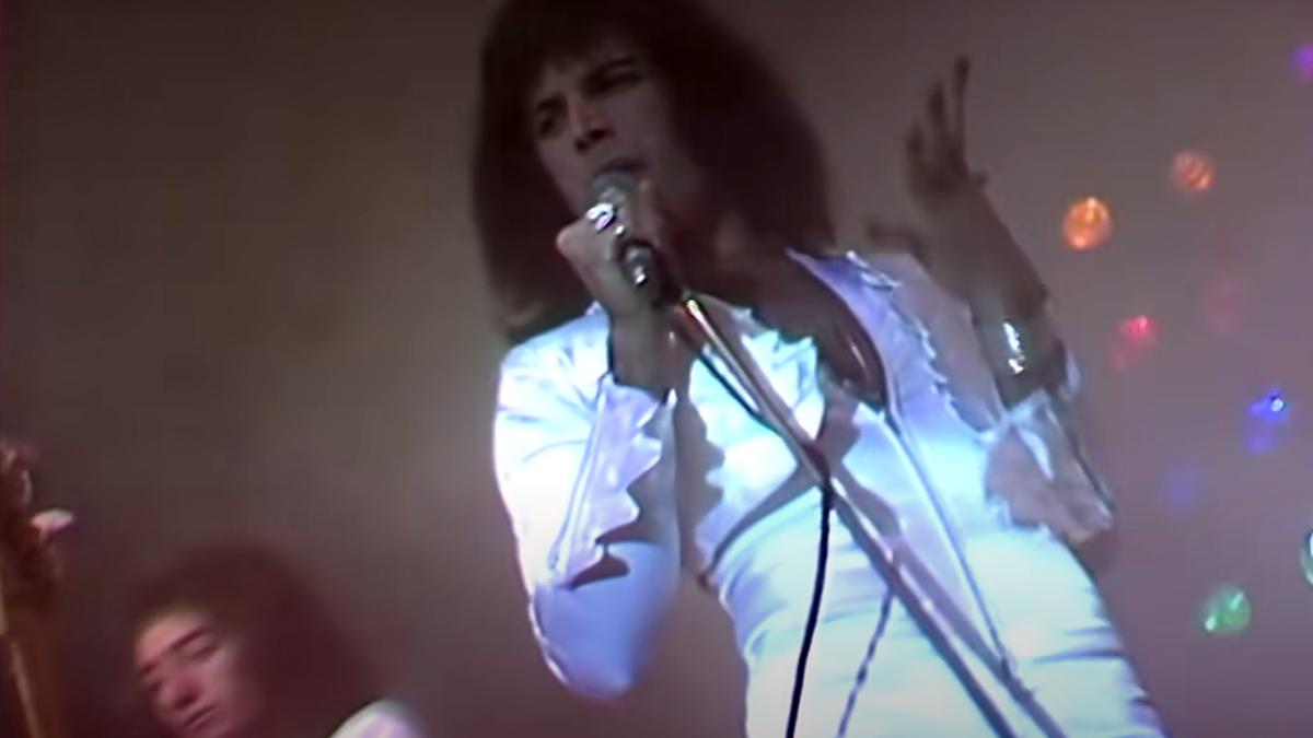 freddie-mercury_83271100