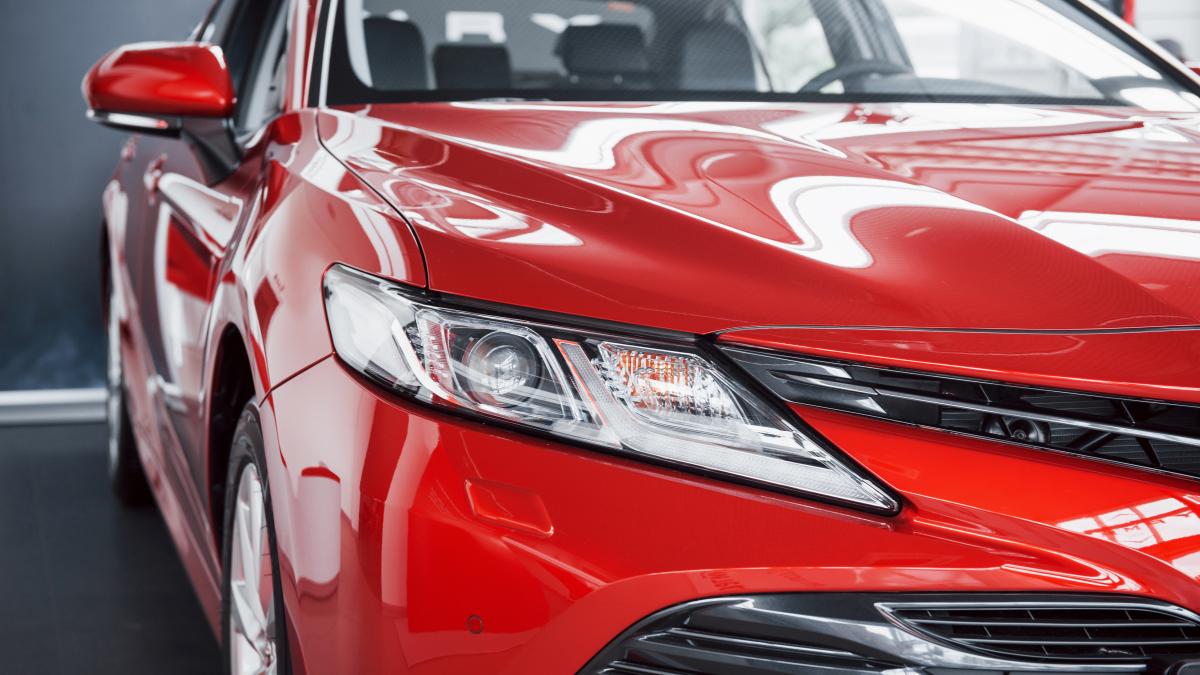 headlights-new-red-car-car-dealership_84008000