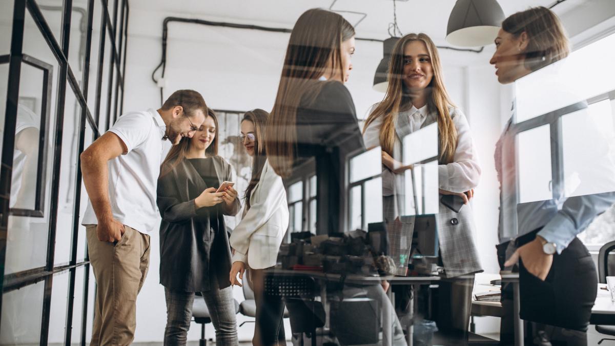 group-people-working-out-business-plan-office-2_49874000