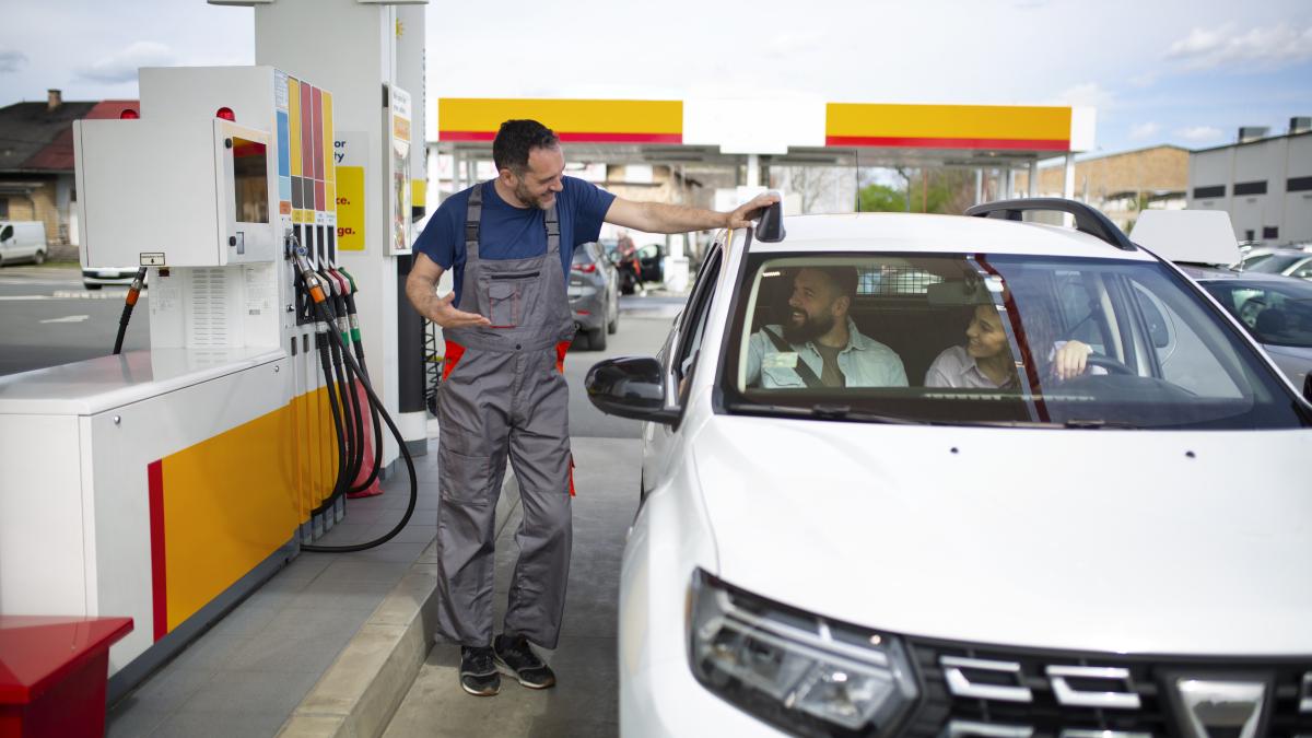 people-spending-time-gas-station_50333900
