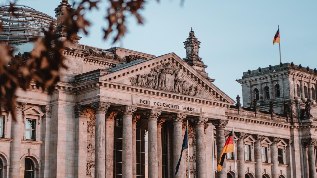 yannic-kress-dfeodgpk2hc-unsplash_17506700