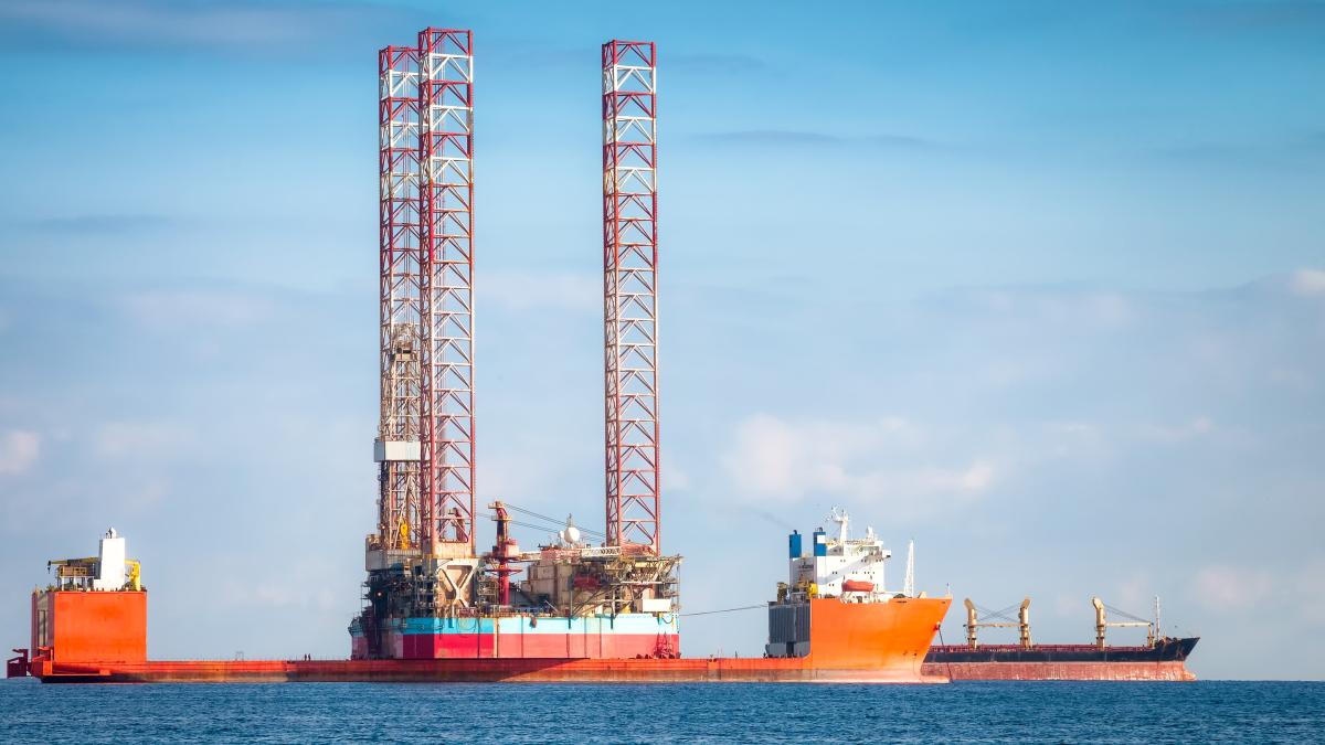 semi-submersible-oil-rig-vessel-1_92924300