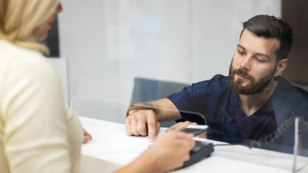 patient-talking-nurse-side-view_51281300