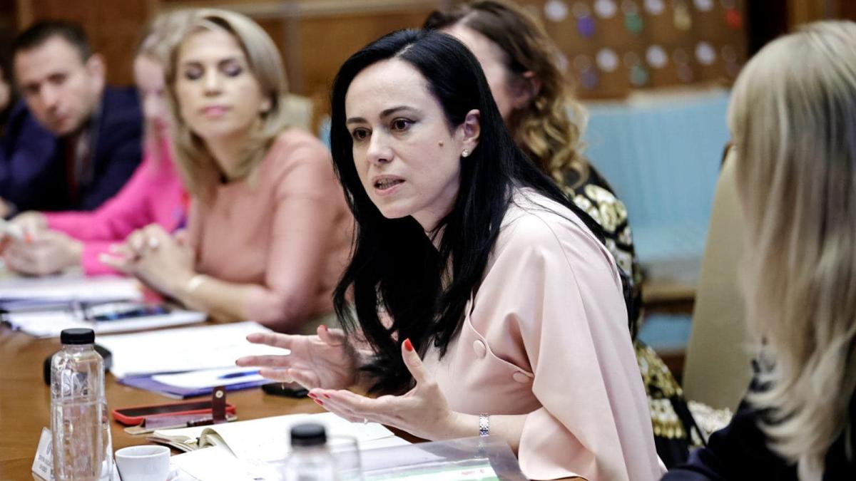 simona-bucura-oprescu_61658800