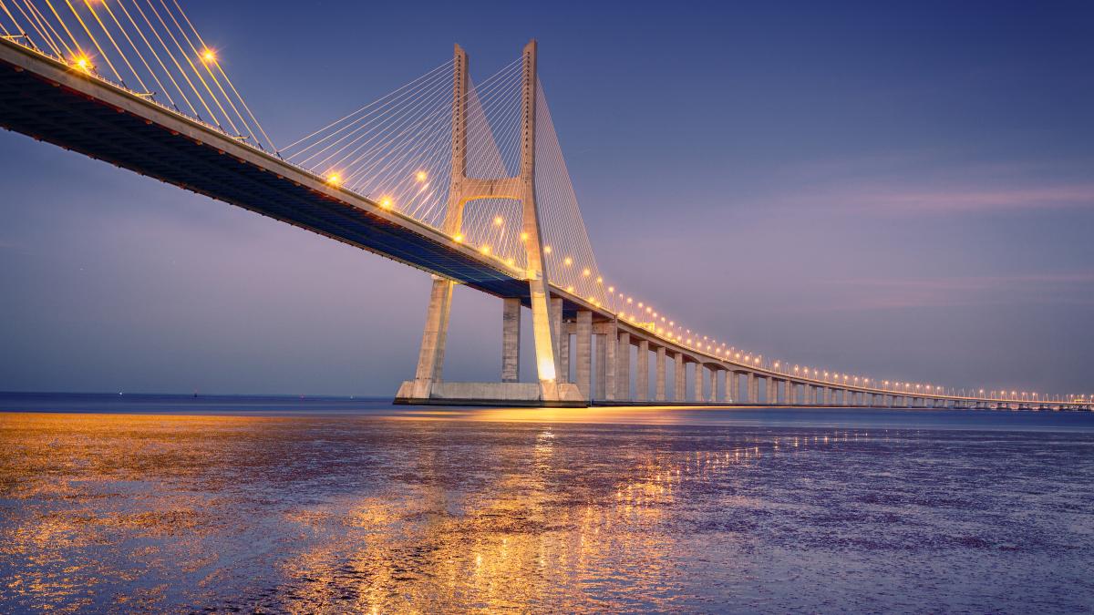 sunrise-vasco-da-gama-bridge-lisbon-portugal_47330700