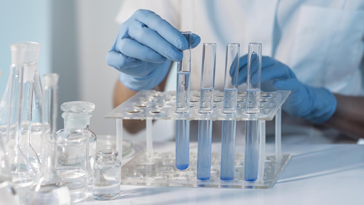 close-up-hand-holding-tube_24974800