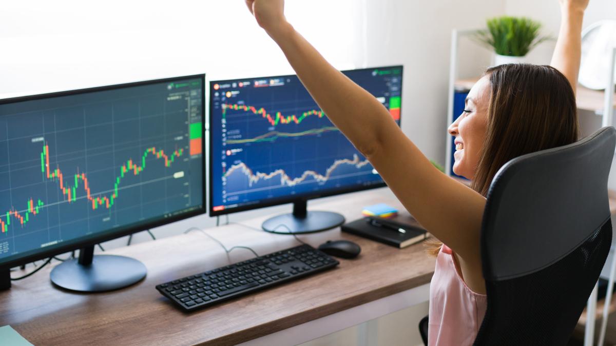 yes-i-did-it-successful-stock-broker-made-good-business-deal-online-excited-freelance-woman-buying-stocks-celebrating-victory-work-1_83368300