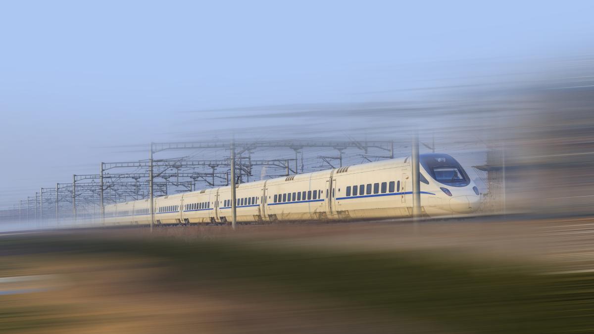fast-train_73320400