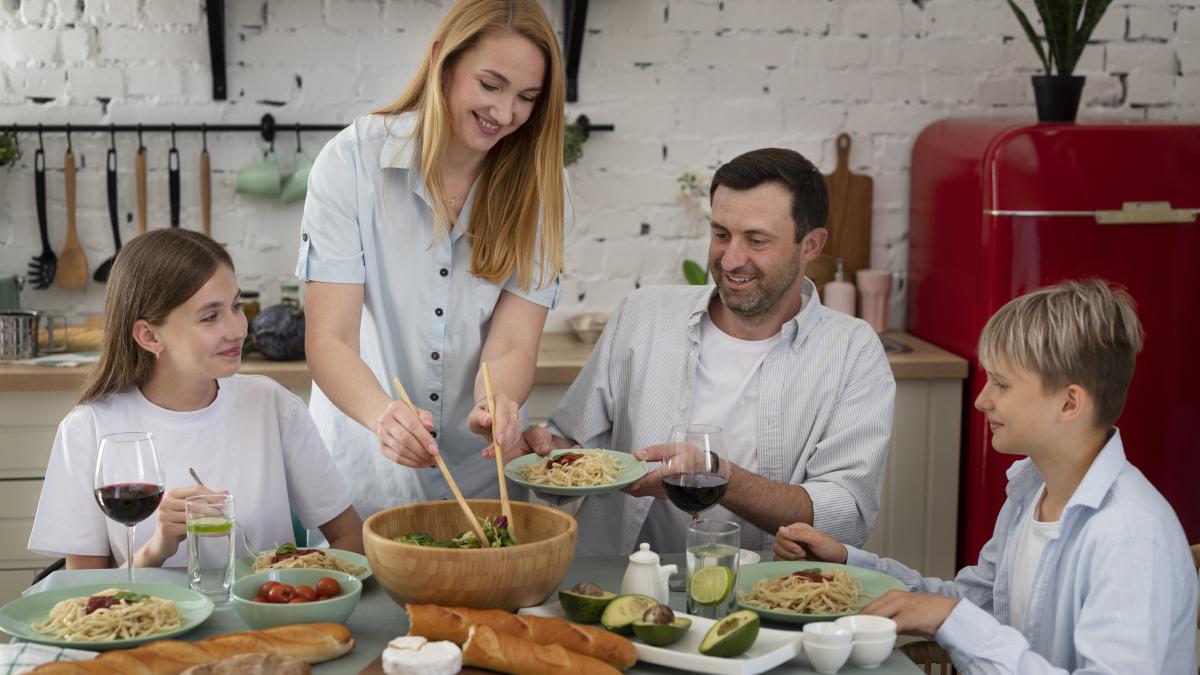 family-having-great-time-together_51997300