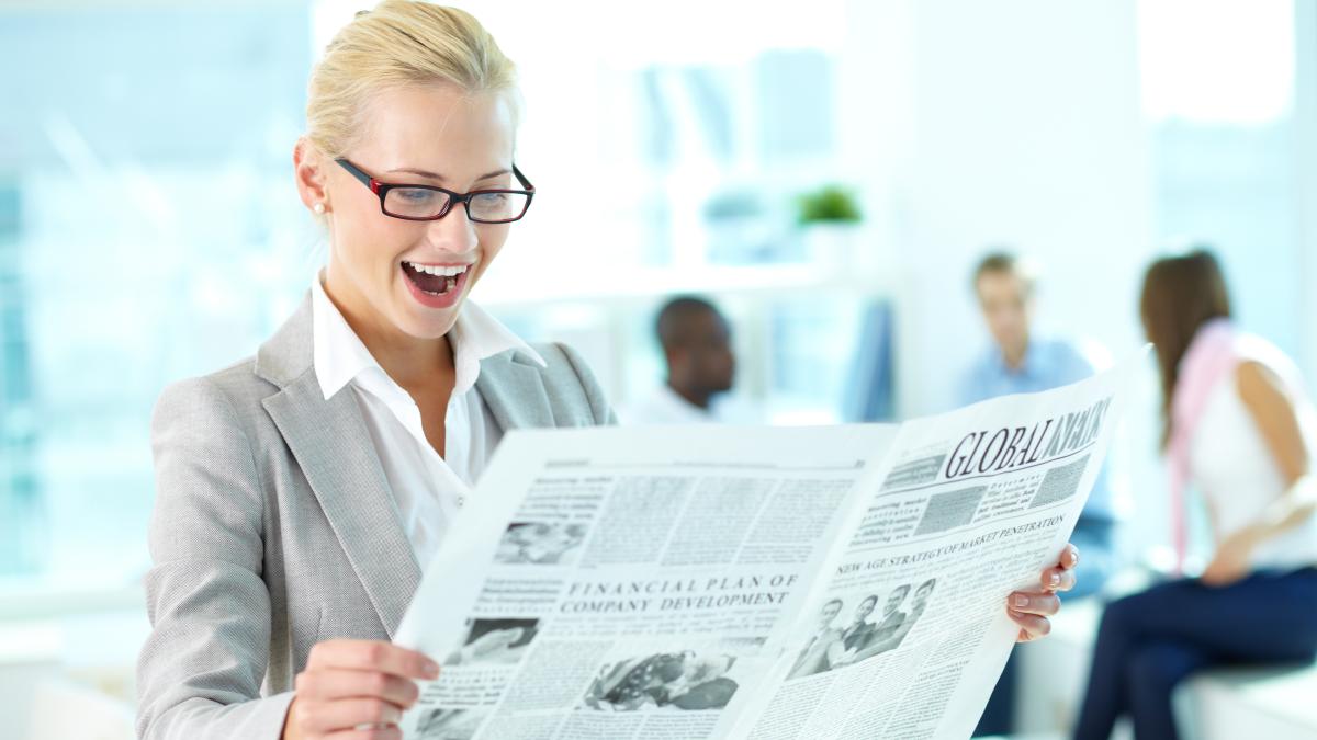 businesswoman-reading-newspaper-1_45961800