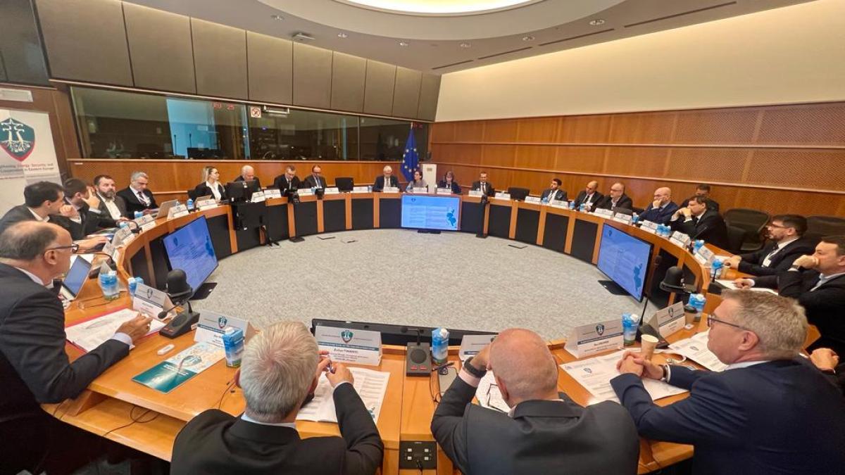 whatsapp-image-2023-11-13-at-16-31-51_23090100