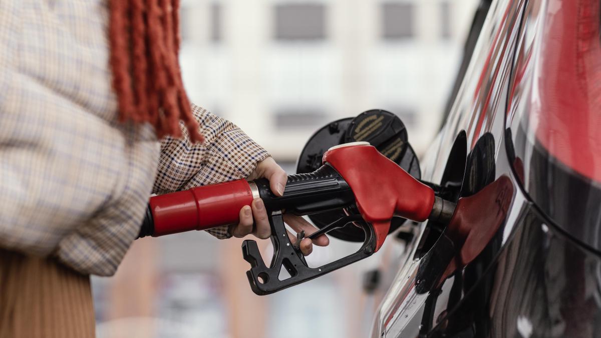 close-up-woman-gas-station_98599200