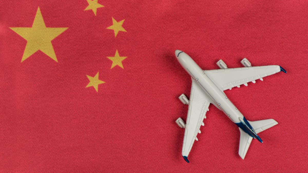 flag-peoples-republic-china-model-airplane-flights-china-after-quarantine-resumption-flights_07394800