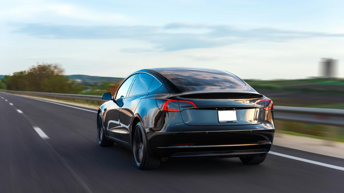 moving-black-car-road_13429600