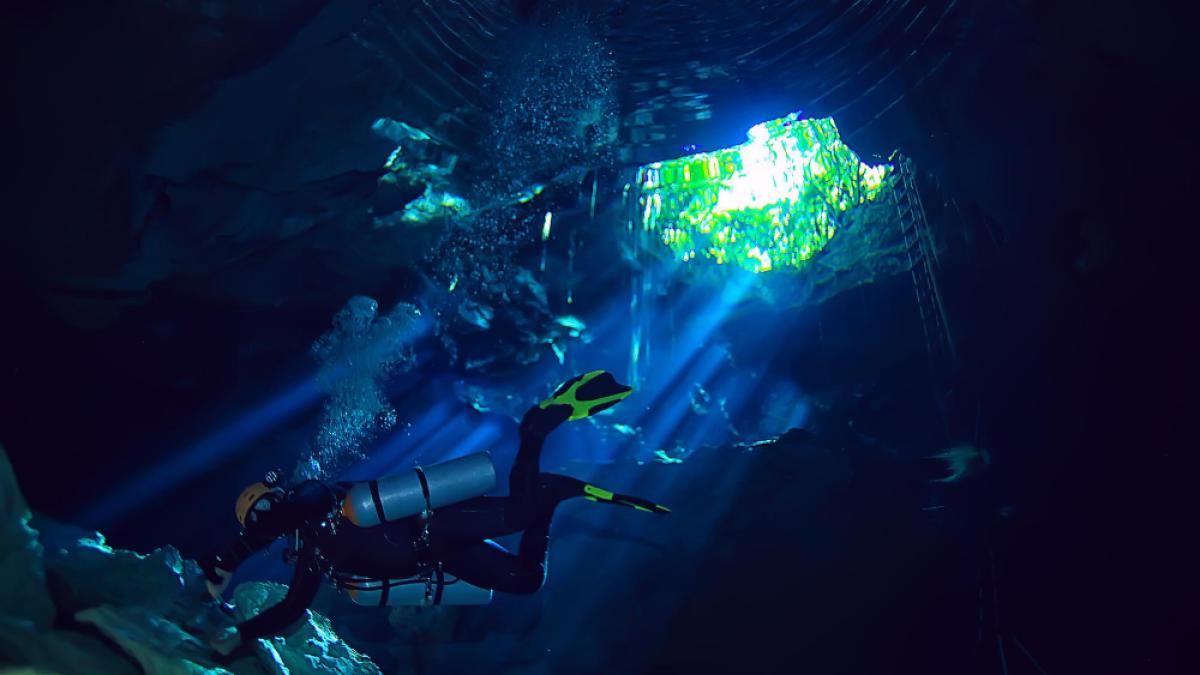 cave-diving-diver-underwater-dark-cave-cavern-landscape_48987200