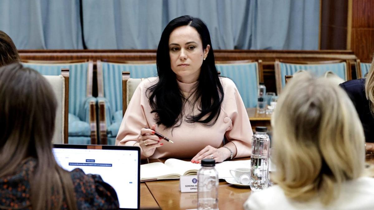 simona-bucura-oprescu_63167300