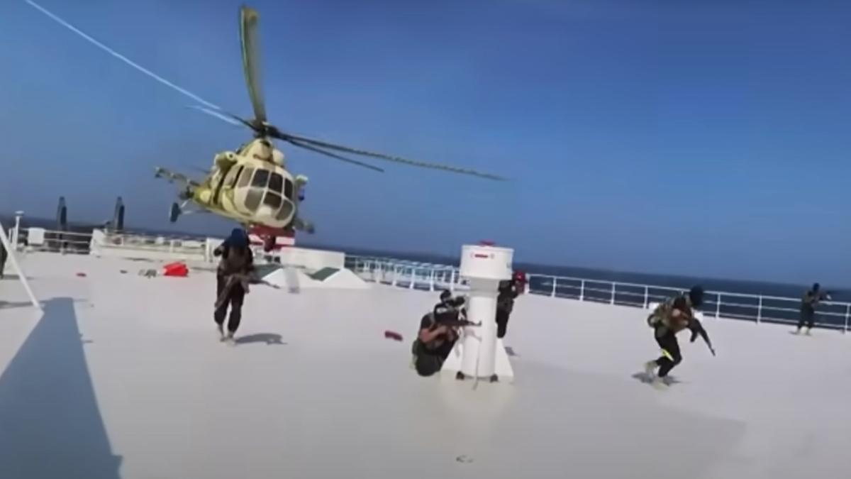 Cine sunt rebelii Houthi care atacă navele în Marea Roșie