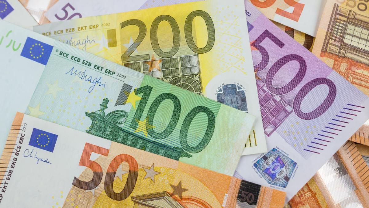 euro-money-euro-money-background-euro-money-banknotes_97885500