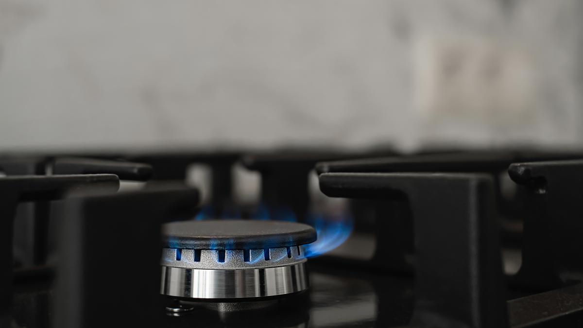modern-kitchen-stove-natural-gas-burns-with-blue-flame-household-gas-consumption-close-up-selective-focus-2_72837500