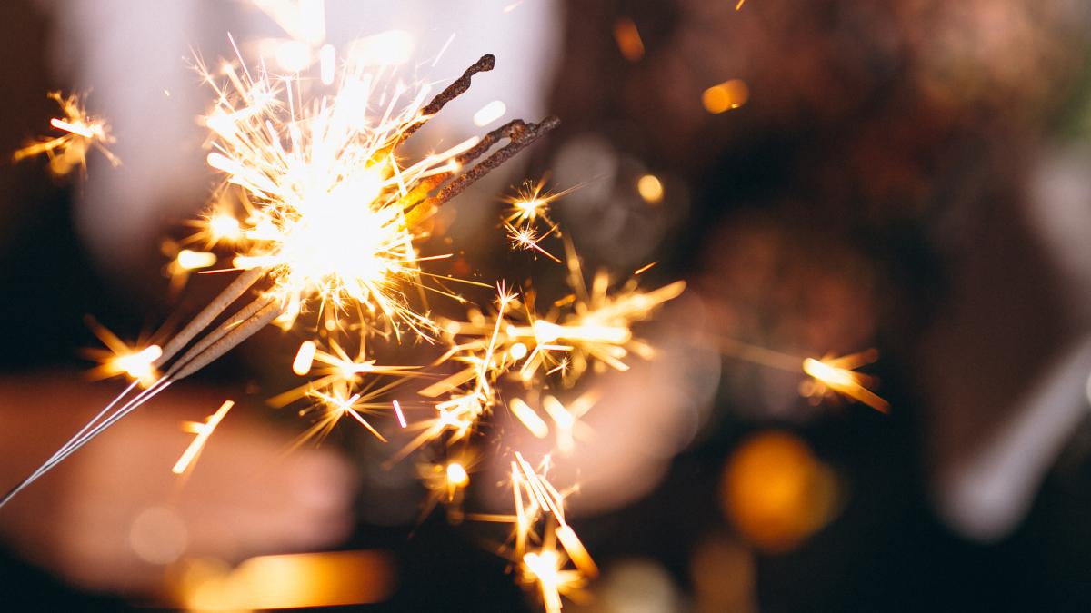 people-holding-christmas-lights_22151000