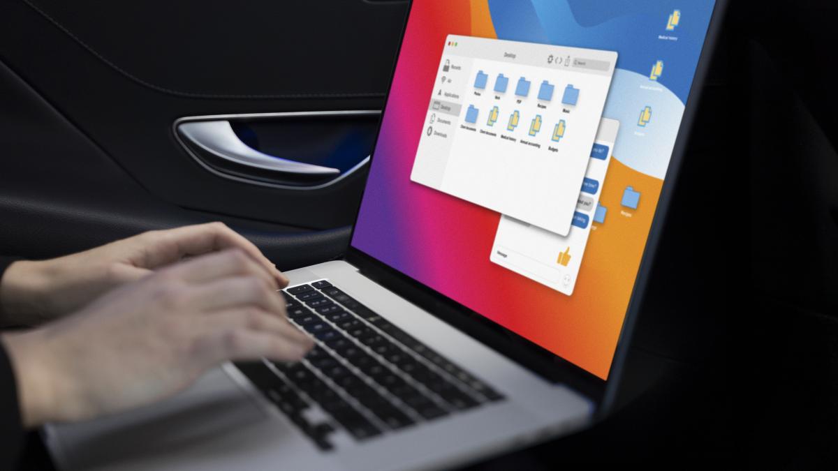 elegant-uber-driver-giving-taxi-ride-2_44644000