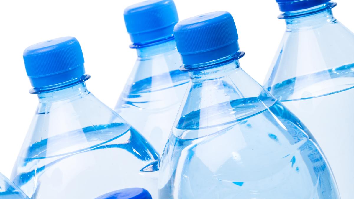 plastic-bottle-water_82180400