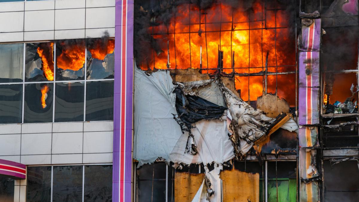 strong-fire-shopping-center_22909900