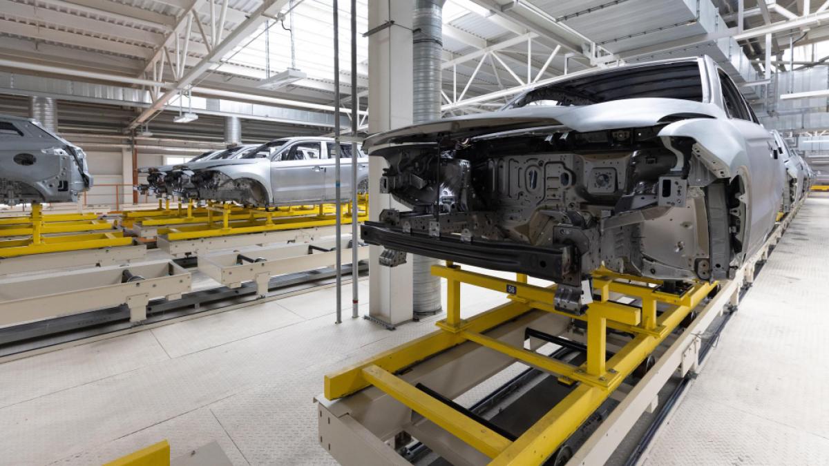car-bodies-are-assembly-line-factory-production-cars-modern-automotive-industry_32895600