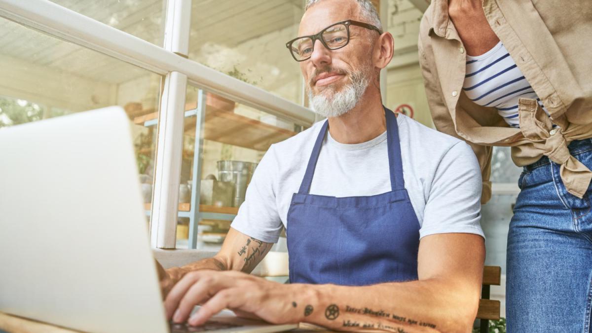 barbat-lucrator_38870500