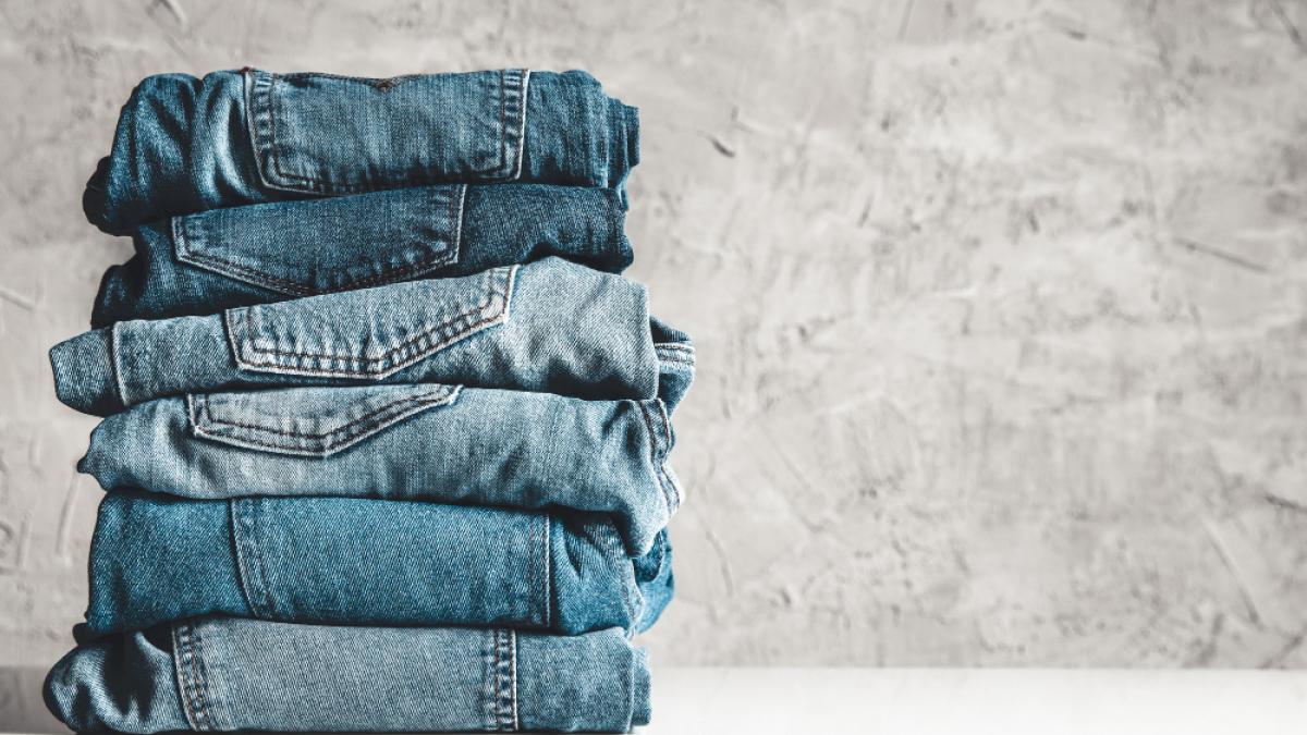 stack-blue-jeans-gray_96652900