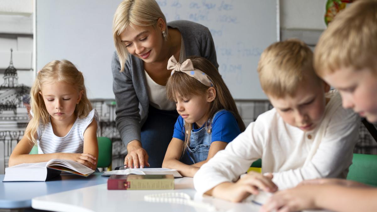 side-view-kids-learning-sunday-school_62592000