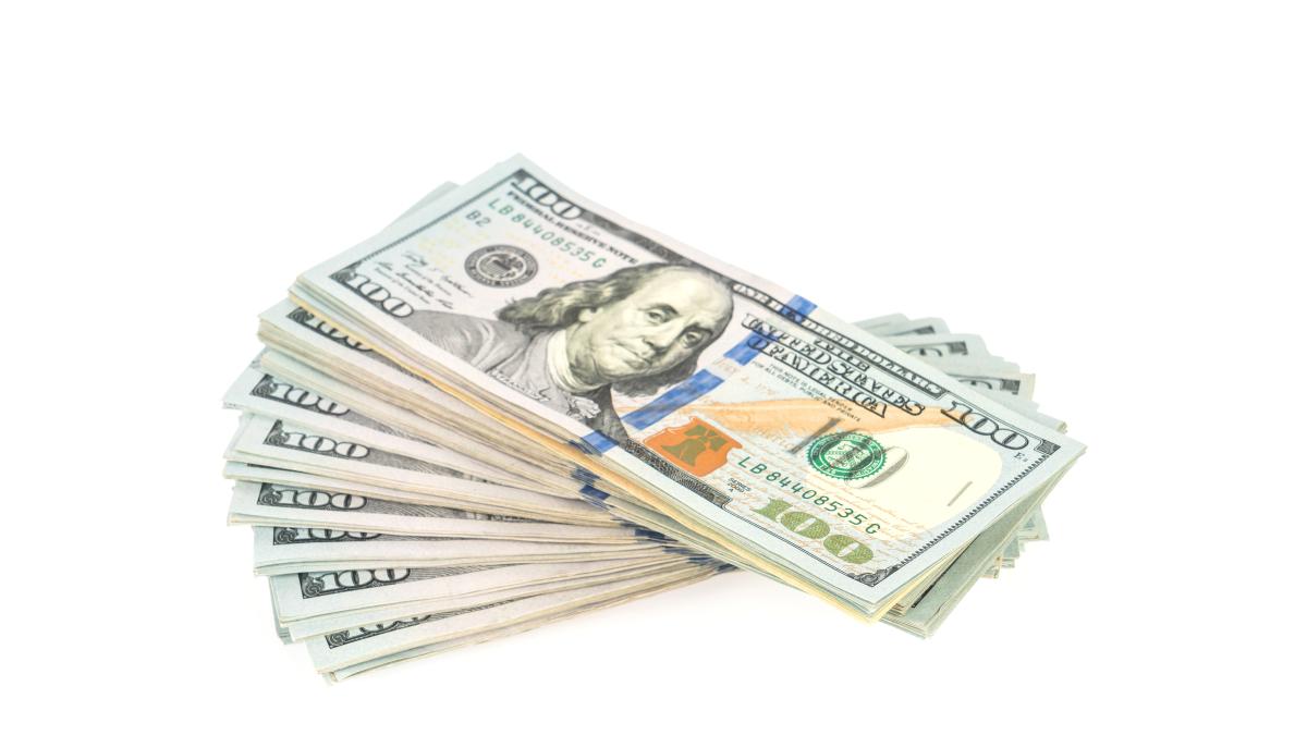 one-hundred-dollars-banknotes-white-background_76555300