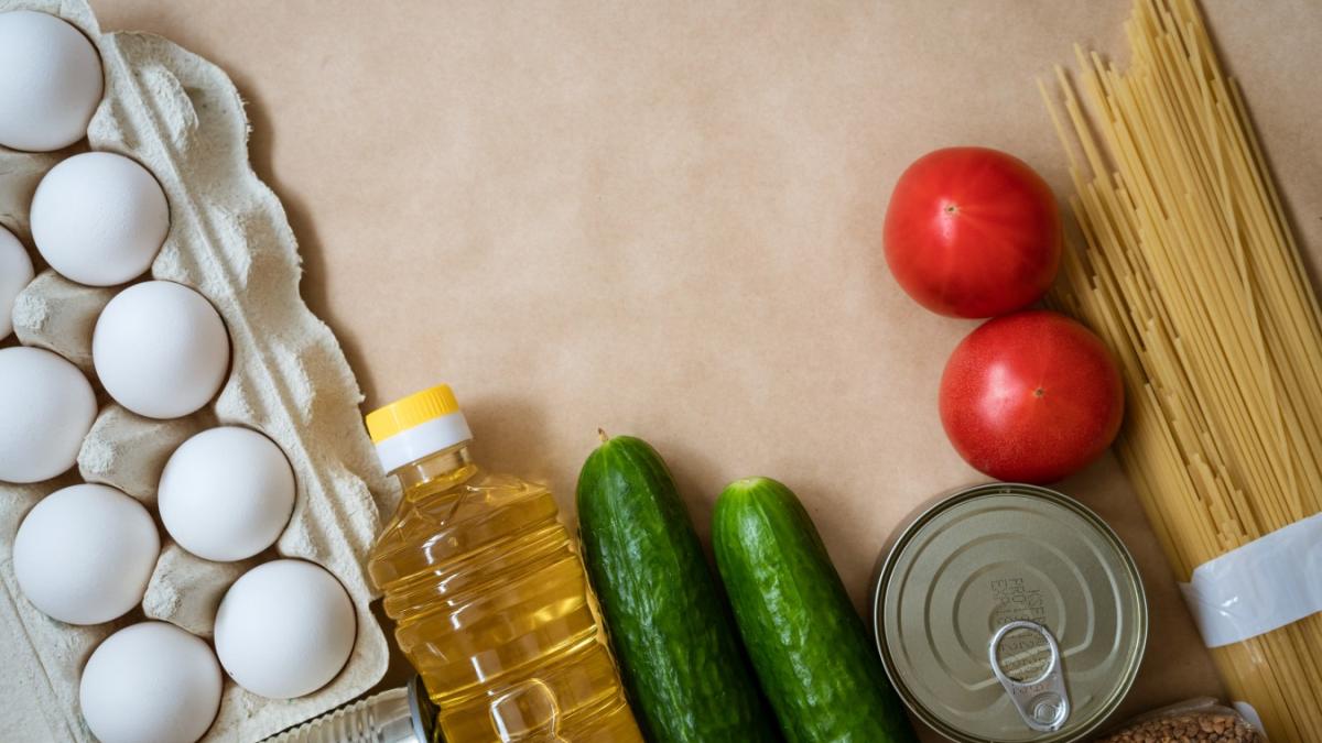 products-lie-table-eggs-cereals-vegetables-1_47635500