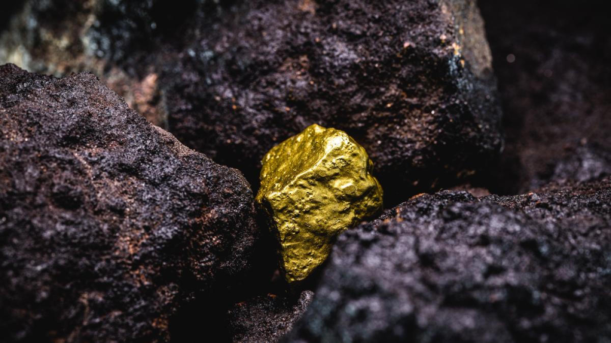 gold-nugget-mine-concept-precious-stone-excavation_05744400